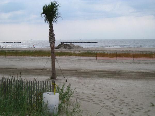 oil-spill-grand-isle-la-closed-beach-101007-02