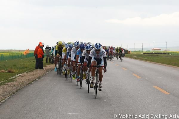 The peloton in action during stage 4 at the Tour of Qinghai Lake