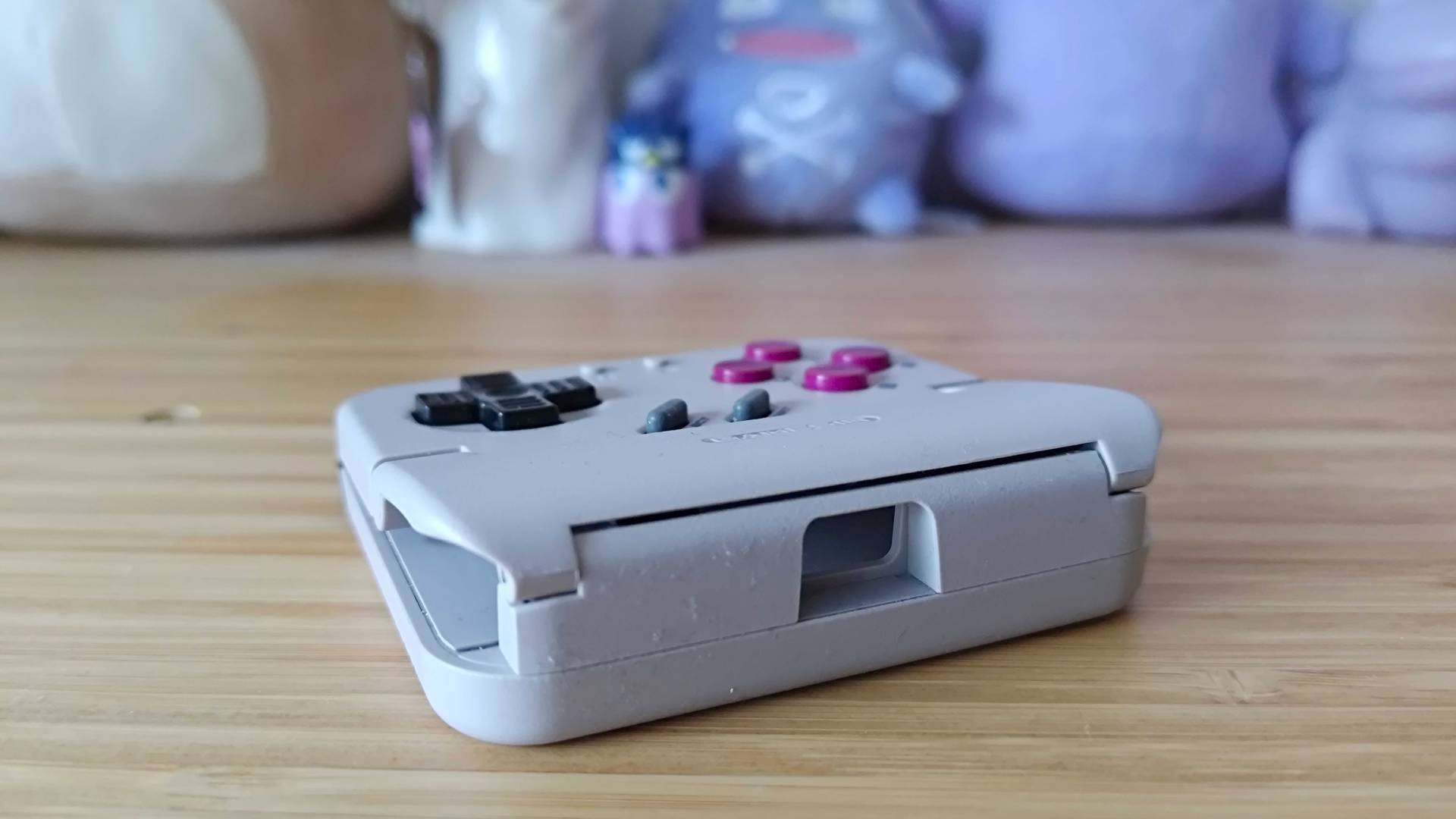 Bottom of Gamesir Pocket Taco with cut out hole for USB-C connection.