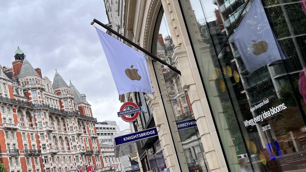 Inside the Apple Store in Knightsbridge, London
