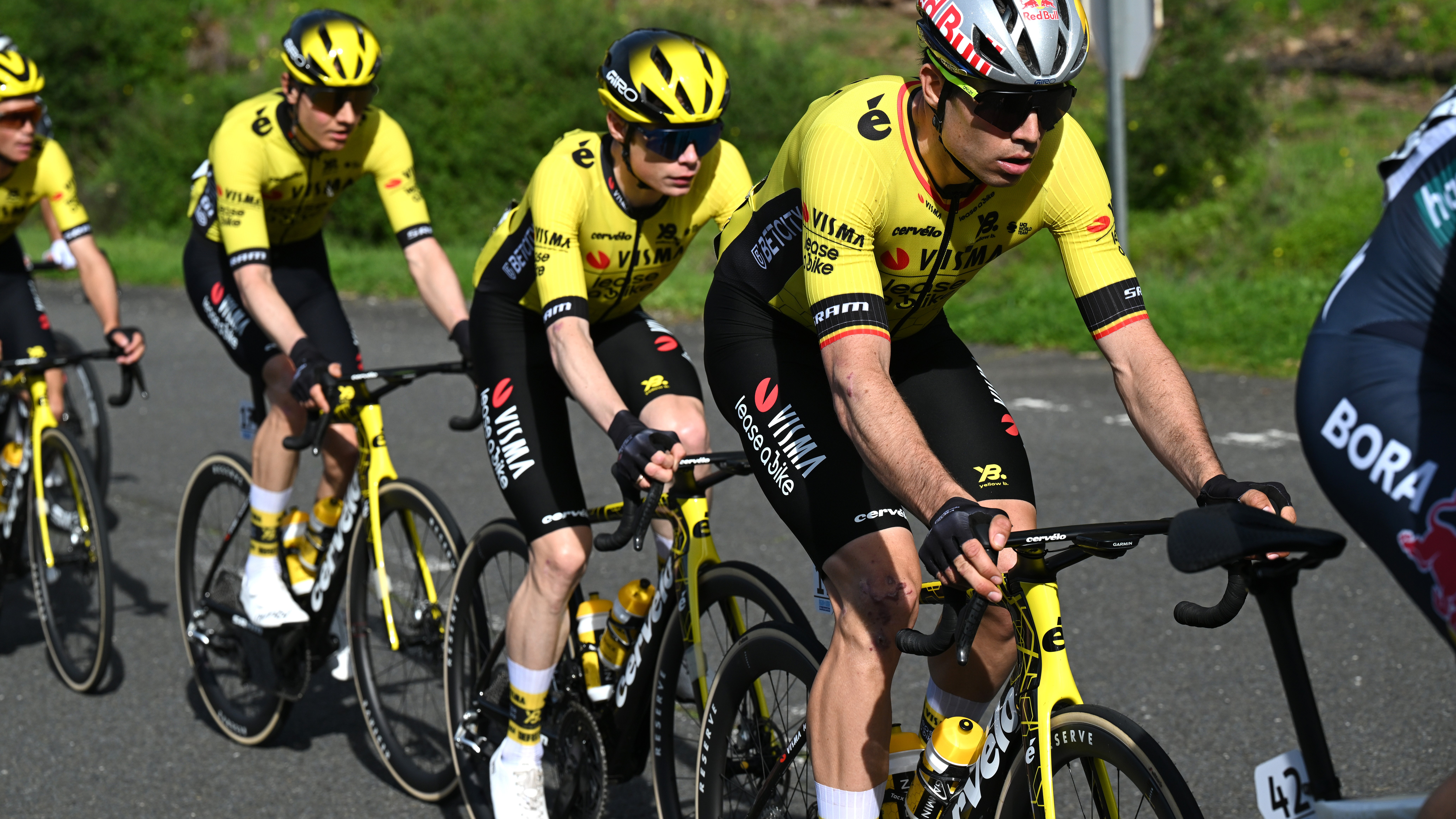 Jonas Vingegaard racing at the Volta ao Algarve 