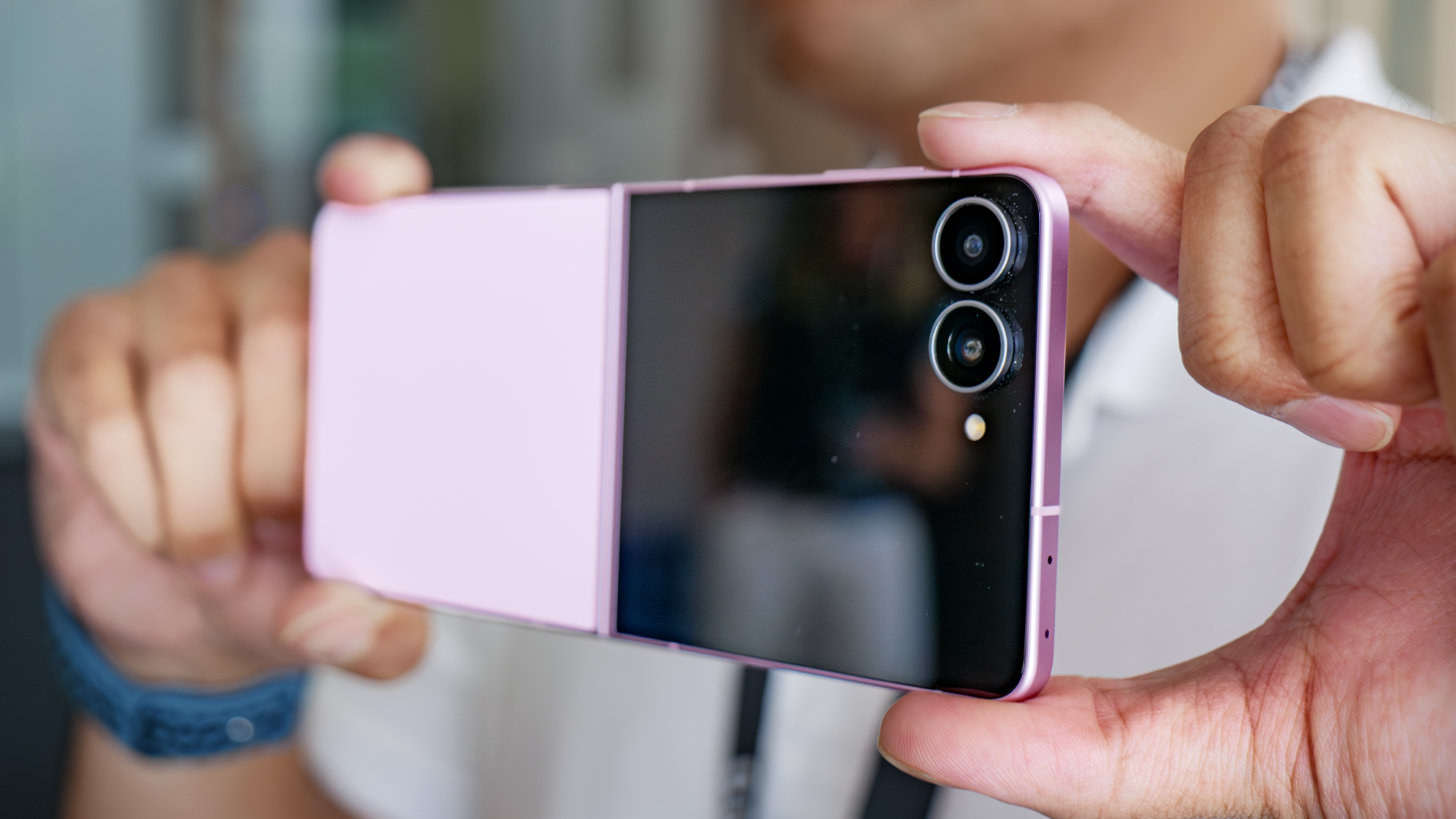 Samsung Galaxy Z Flip 8 taking a photo.