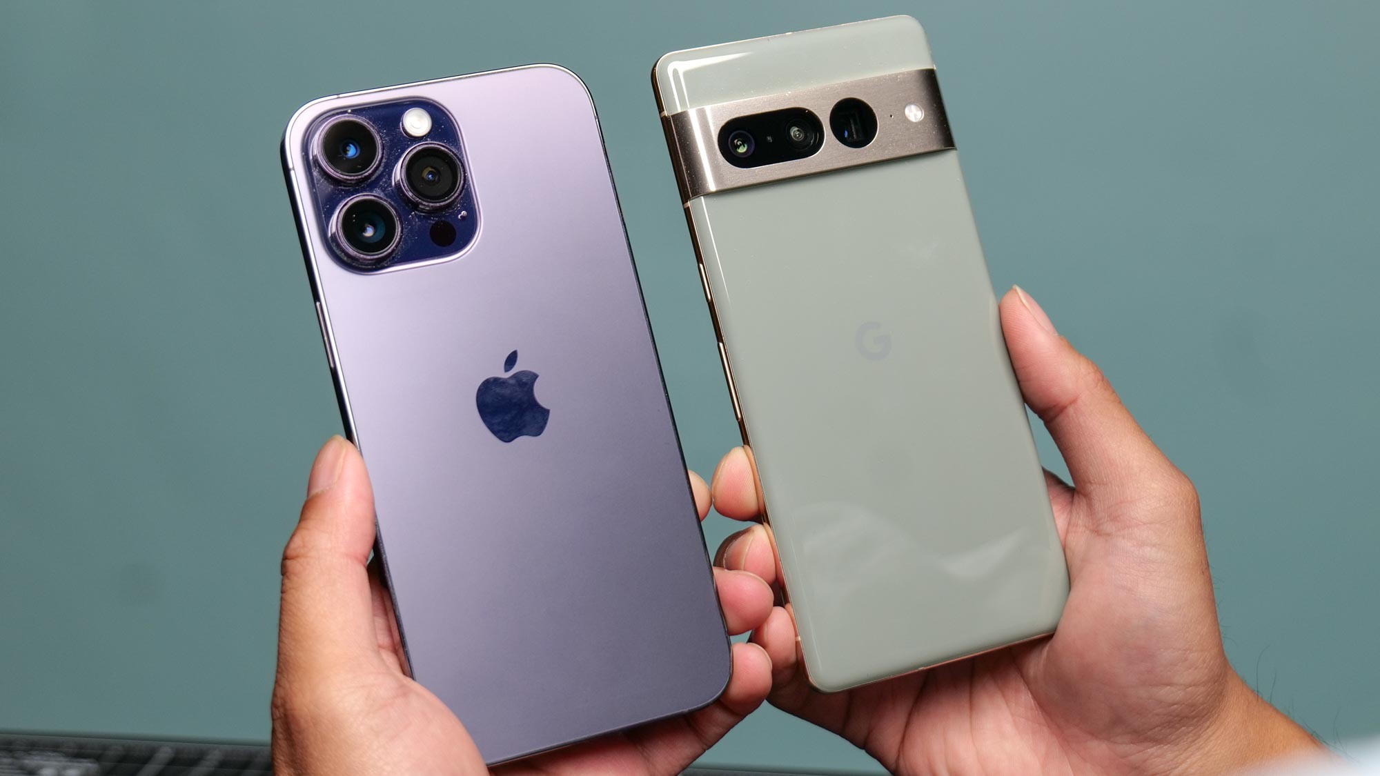 Comparação entre Apple iPhone 14 Pro Max e Google Pixel 8 Pro.