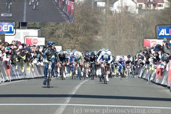 Thomas De Gendt (Vacansoleil-DCM) checks to make sure he's got the win.