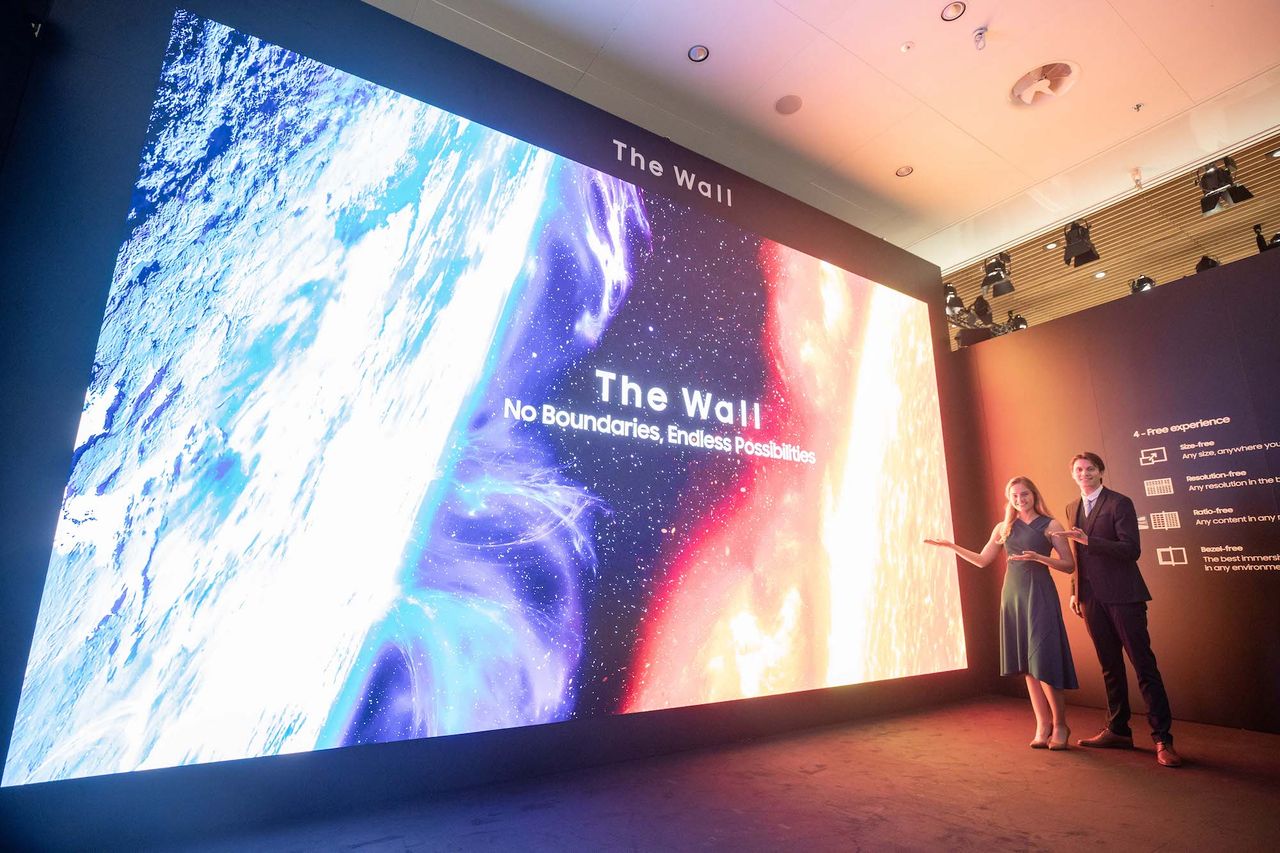 The Wall for Business features a wide range of configurable and customizable sizes and ratios from 219- and 292-inch 4K versions, up to 437- and 583-inch 8K versions, the largest ever unveiled.