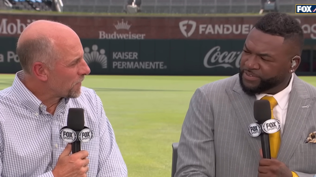 John Smoltz and David Ortiz discuss baseball during the MLB All-Star Game.