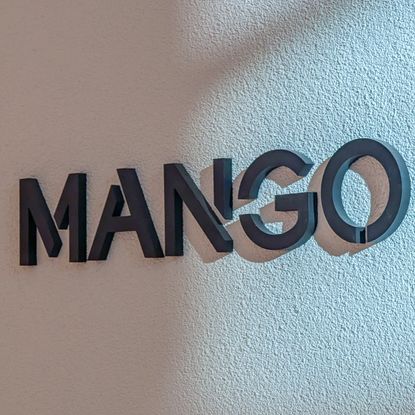 Mango retailer logo