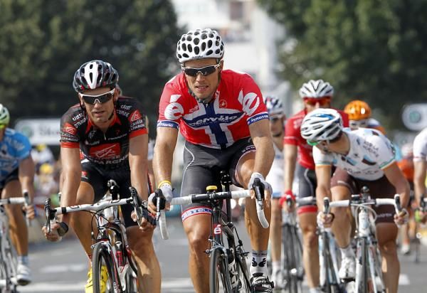 Thor Hushovd leads the bunch in for 10th and enough points for the green jersey.