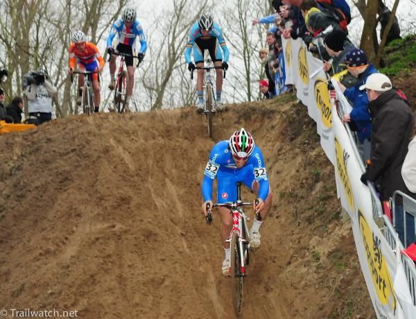 Bryan Falaschi (Italy) leading a group down a descent