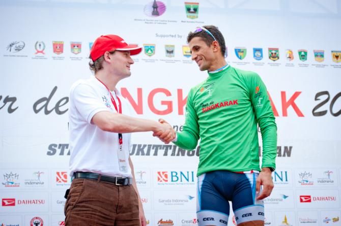 Hossein Askari (Tabriz Petrochemical Cycling Team) got the green point leader jersey from Mr.Jean-Etienne Amaury who the president of A.S.O