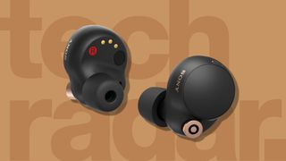Unos de los mejores auriculares intraurales o in-ear sobre un fondo marrón con el logo de TechRadar