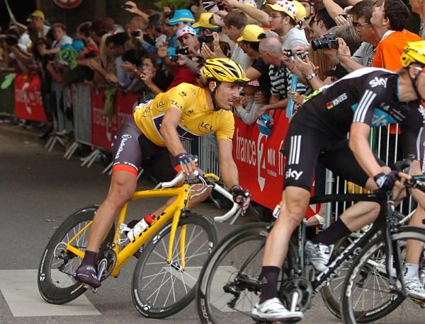 Fabian Cancellara sailed through the stage to keep the yellow jersey