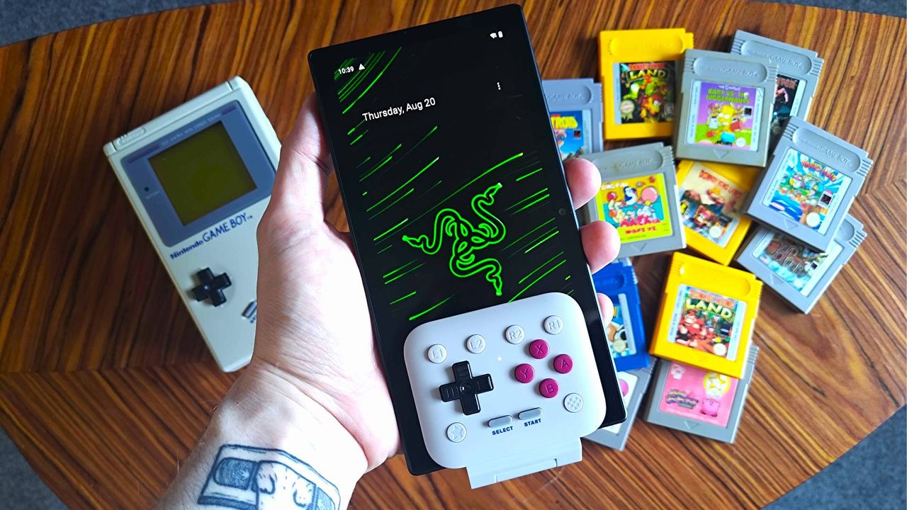 "زیاتر لە Long Boi دەچێت" - بە هەڵە Razer Game Boy م دروست کرد بە بەکارهێنانی 8Bitdo FlipPad، و درێژییە بێماناکەی لە ڕاستیدا زۆر باشە بۆ TATE shmups