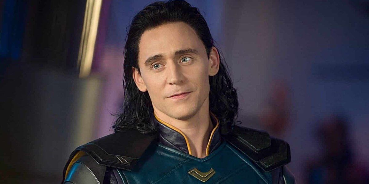 Tom Hiddleston looks on as Loki in Thor: Ragnarok (2017)