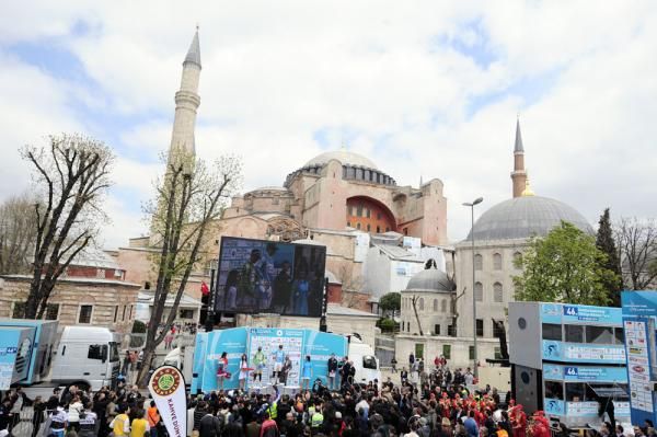 Haghya Sophia made a spectacular location for the prologue won by Andre Greipel (HTC-Columbia) ahead of Tejay van Garderen