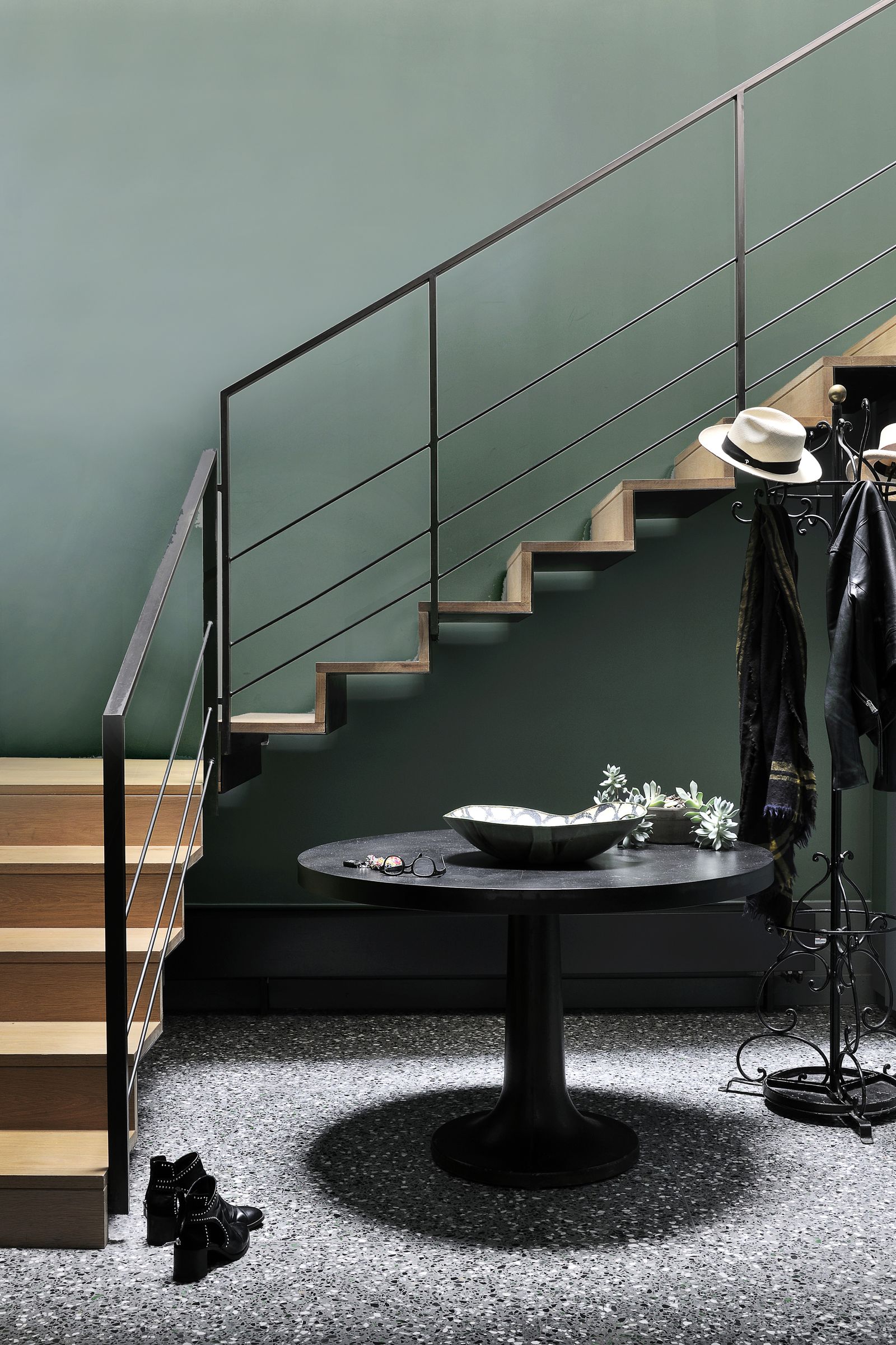 How to paint high walls on the stairs for a perfect finish Livingetc