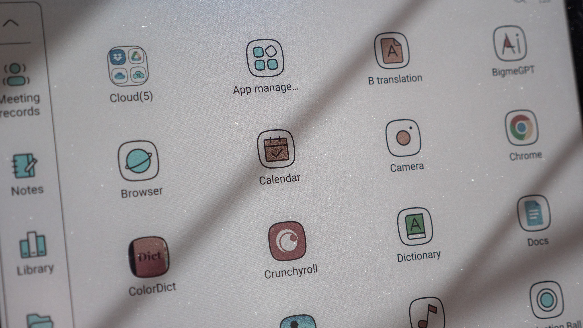 An up-close look at the texture of the Bigme B1051C Pro's color E Ink display