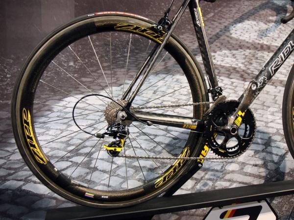 The Ridley Helium sports the increasingly popular mix of big chain stays matched to tiny seat stays.