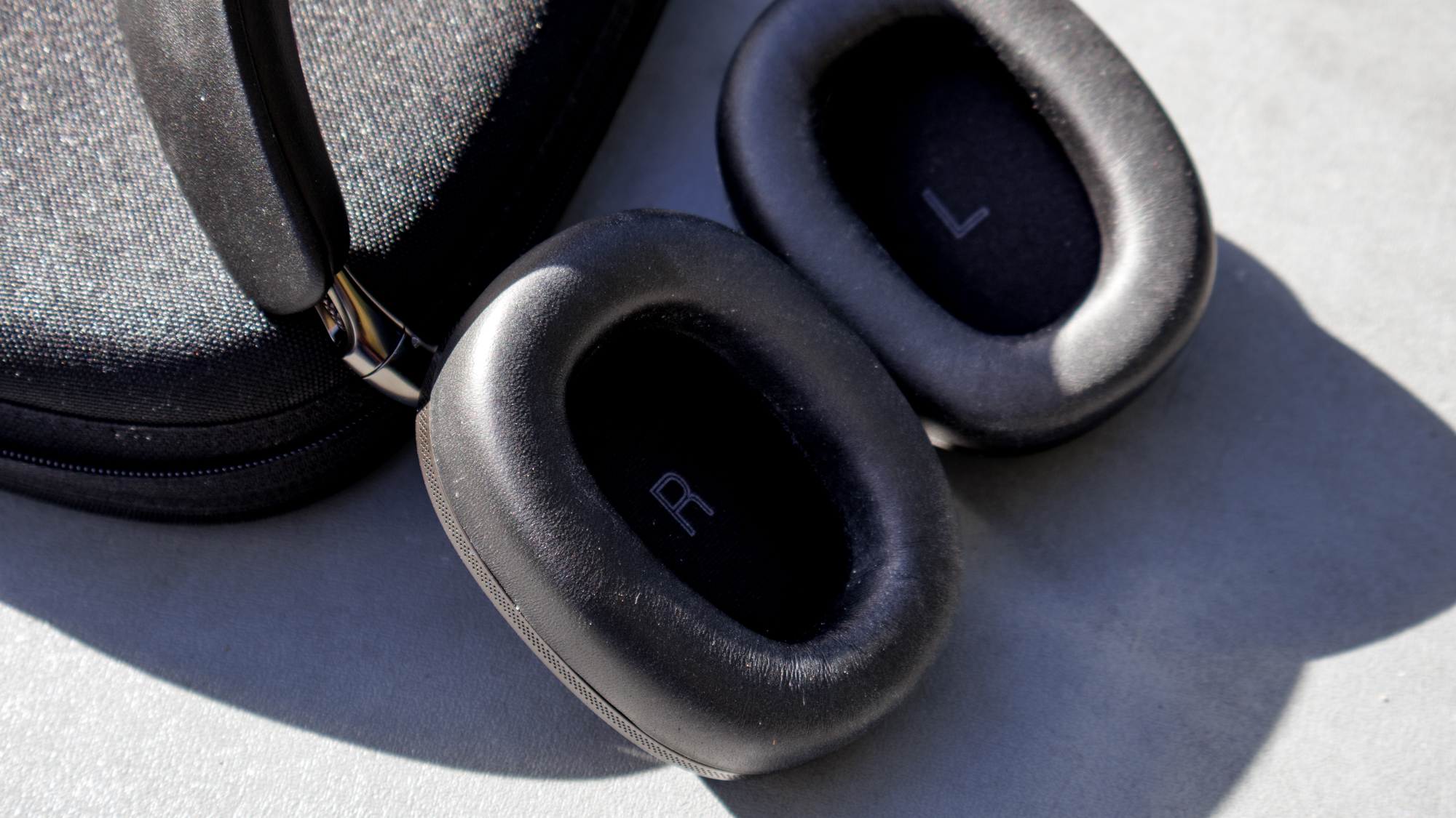 Bowers &amp;amp; Wilkins PX8 S2