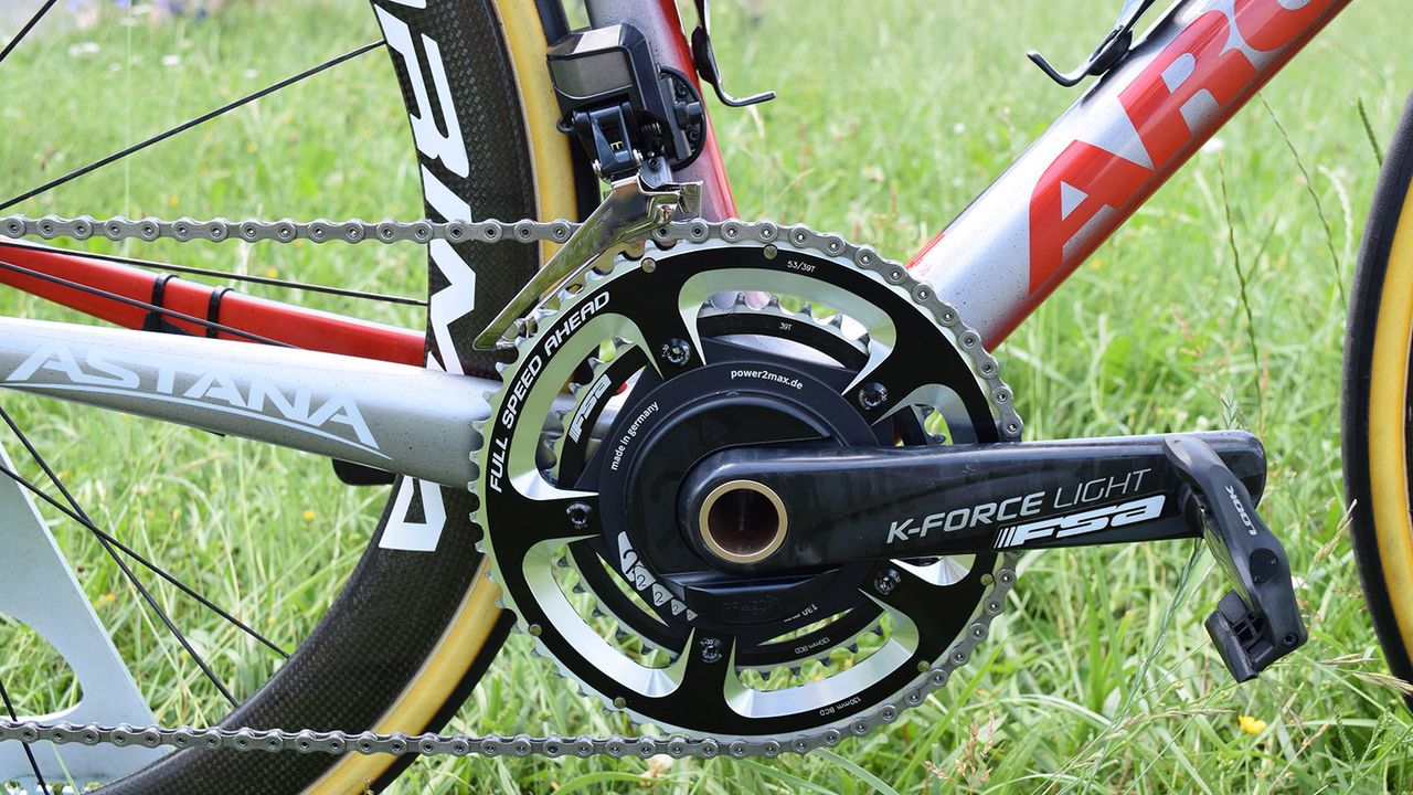 The bike is equipped with a combination of Shimano Dura-Ace R9150 and FSA K-Force Light components
