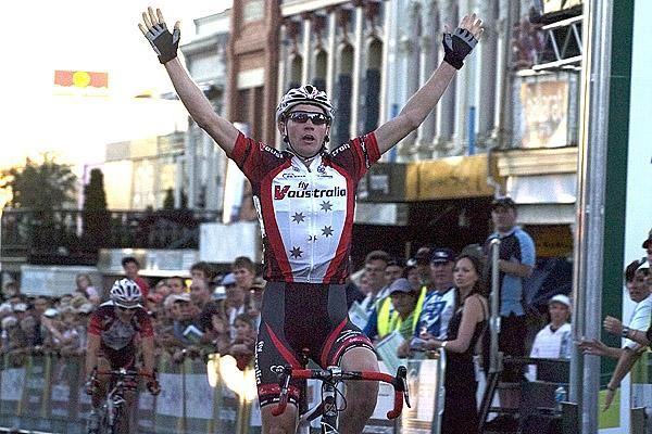 Aaron Kemps from Queensland takes out the men's open criterium championship in Ballarat.
