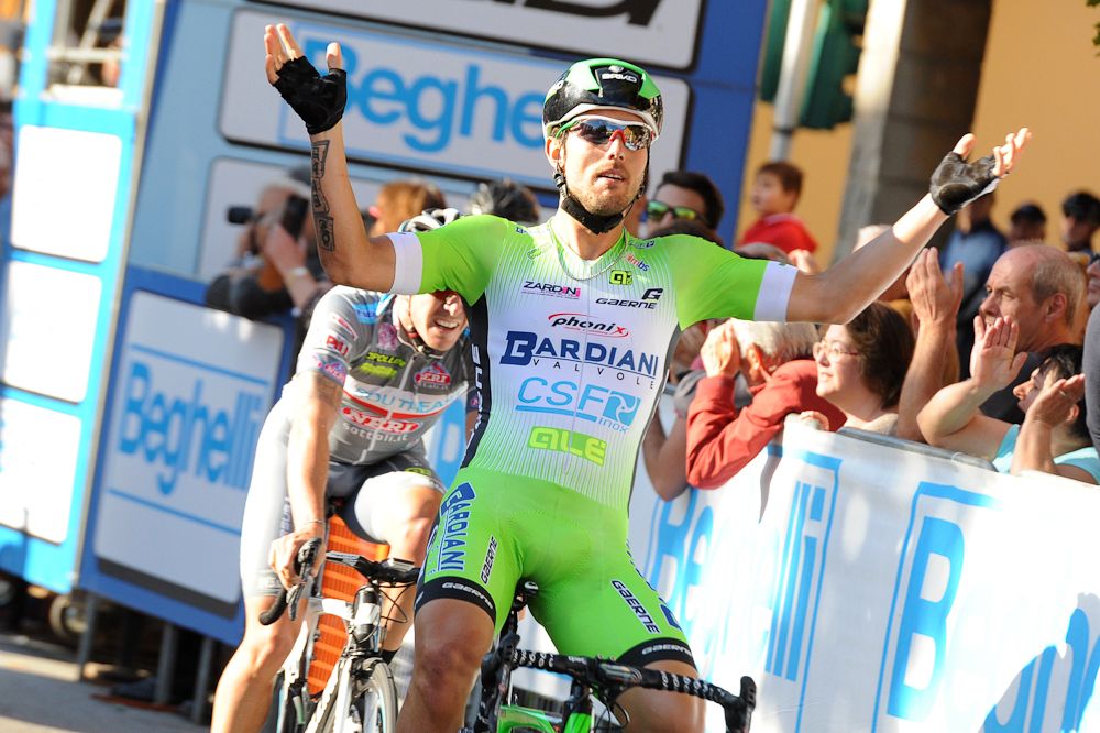 Sonny Colbrelli wins the 2015 GP Bruno Beghelli