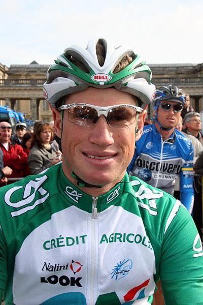 "Hi Mum!" Mark Renshaw told Cyclingnews his parents were going to stay up all night to 'watch' their son race Roubaix by following the our live coverage of the event.