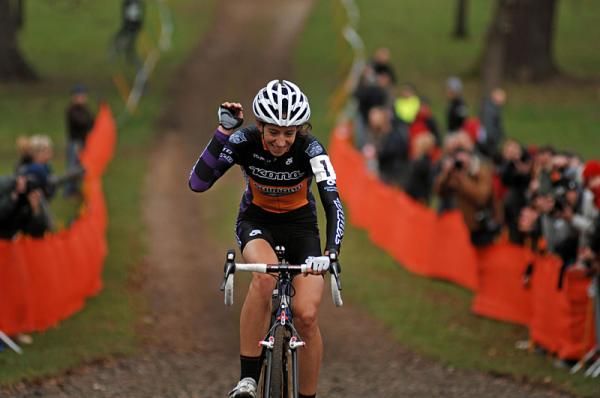 Helen Wyman wins the British 'cross elite women's title