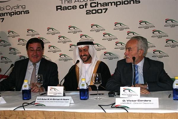 Ignacio Ayuso (Director General of Unipublic), Ambassador H. E. Sultan M. Al-Qortasi Al-Noaimi and Victor Cordero (Director Deportivo of Unipublic) speak.