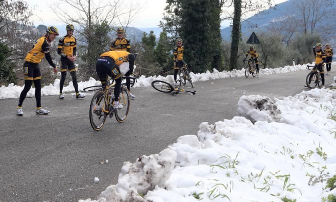 It wasn't all serious work out there, Gerald Ciolek (MTN-Qhubeka) rides through the gauntlet with his own snowball