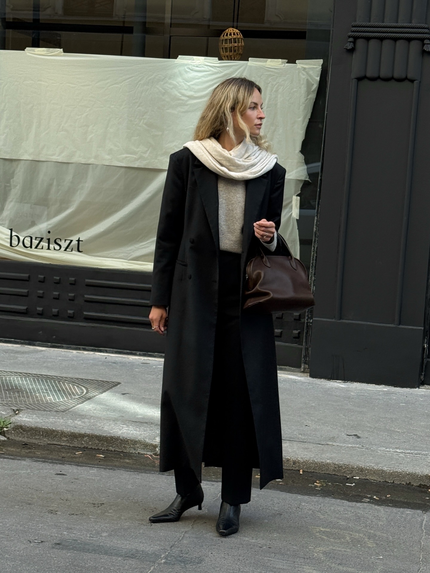 An influencer wearing a black trousers outfit.