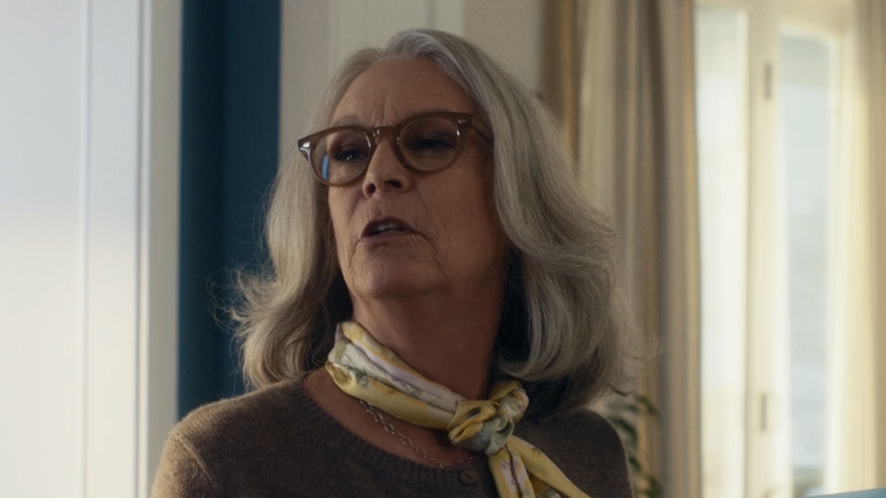 Tess wearing a scarf in Freakier Friday talking about the cookies she baked.