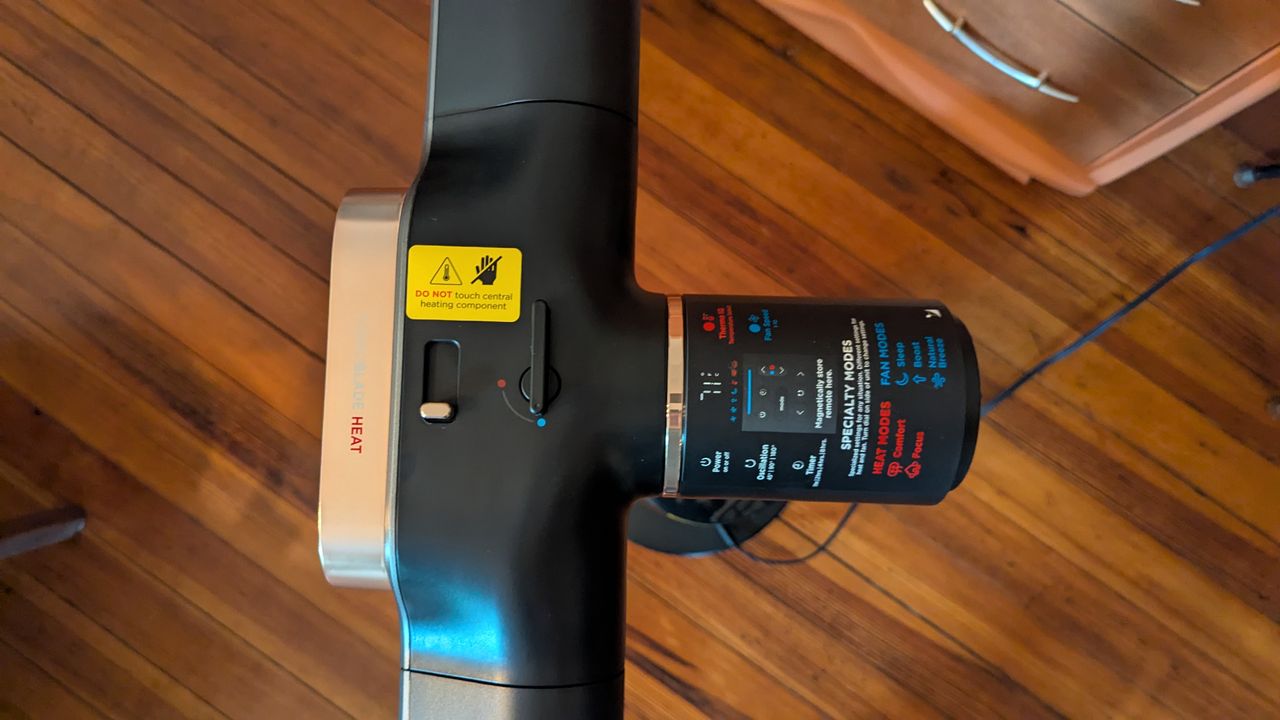 Close up of heater switch on Shark TurboBlade Cool + Heat