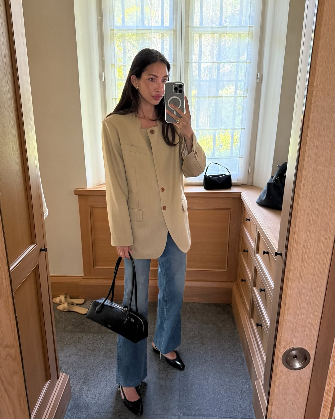 flare-jean-outfits-uk