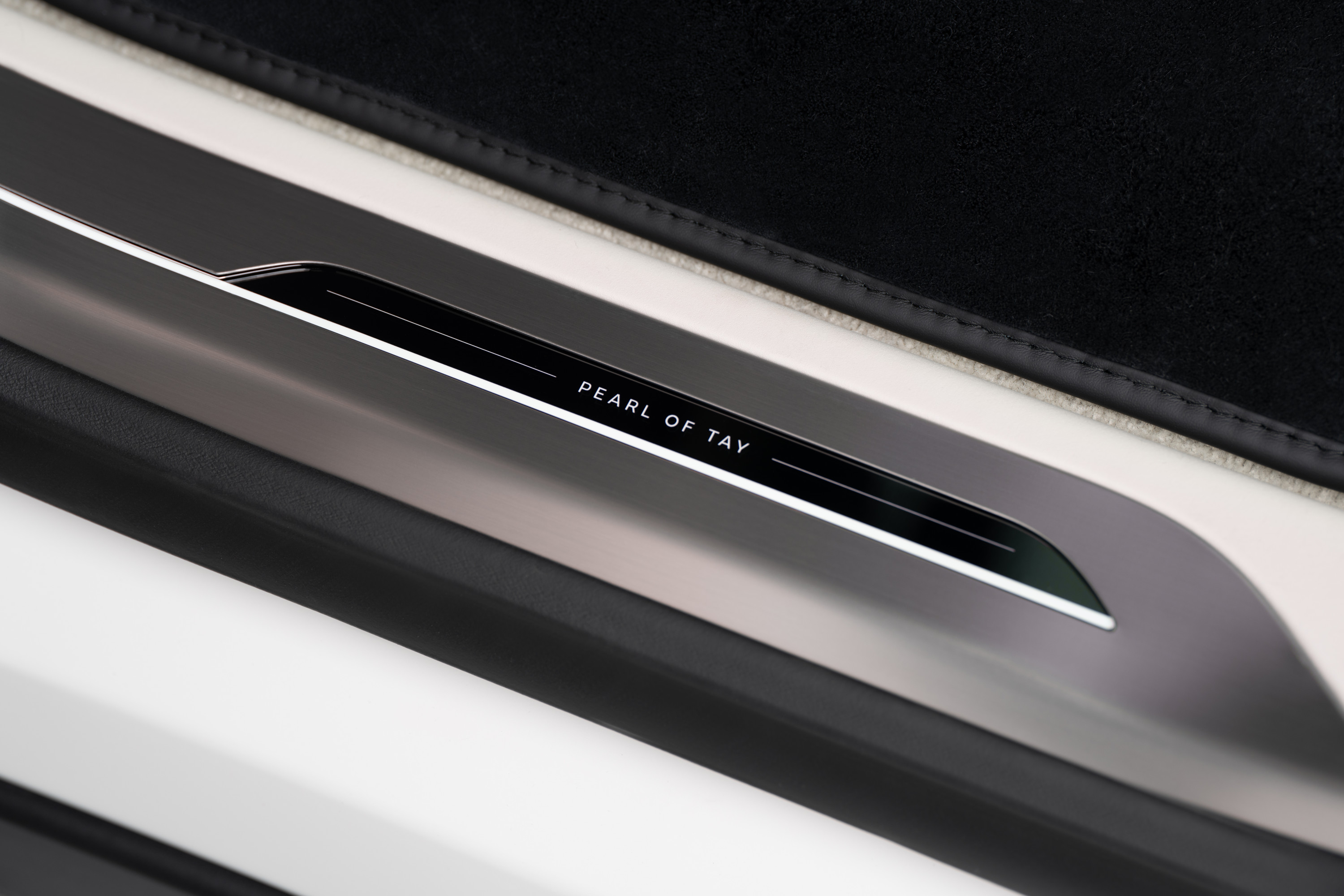 Details of the one-off Range Rover Pearl of Tay edition