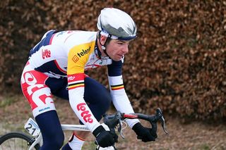 Roelandts suffers eye injury at Omloop Het Nieuwsblad
