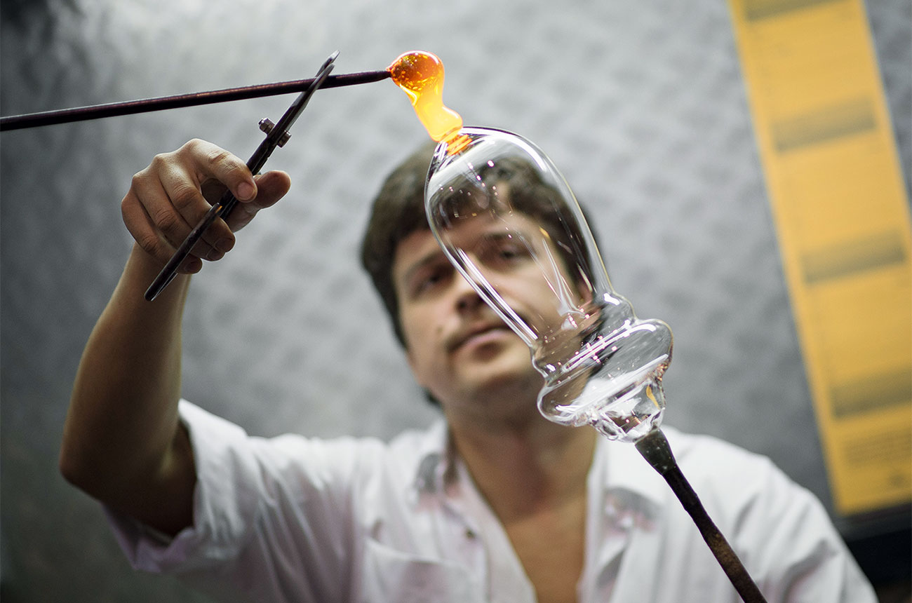 Riedel factory worker