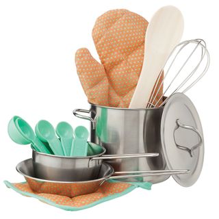 toy cooking set with baking gloves