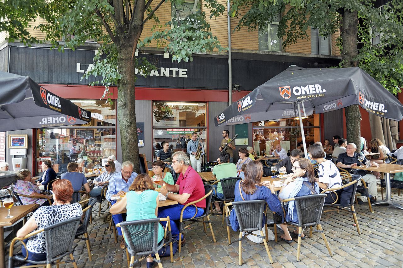 Crowded coffee shop