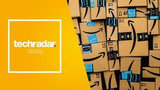 Amazon-paket som är staplade på varandra bredvid ebTechRadar deals-logotyp 