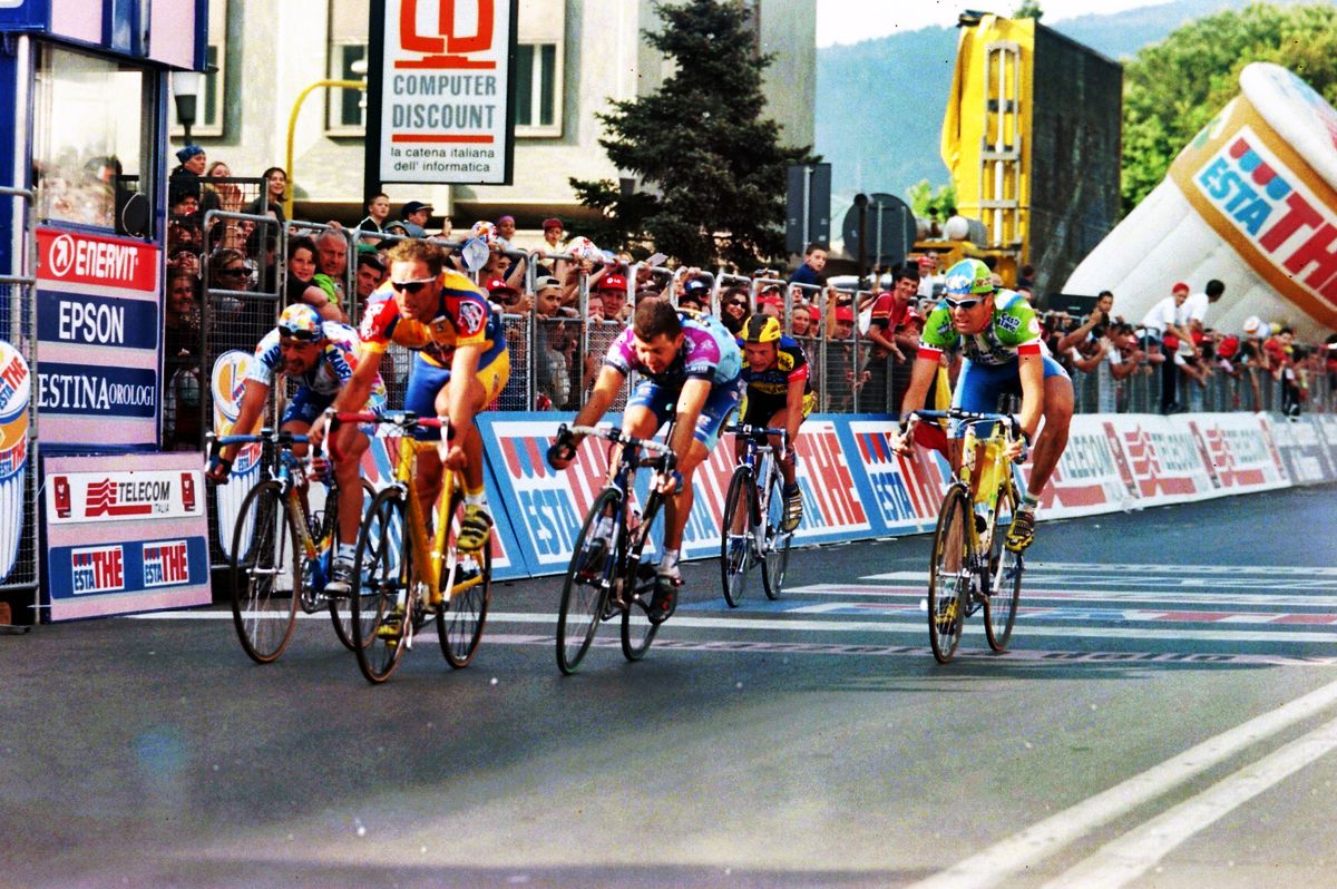 2000 Giro dItalia tappa 08 Corinaldo Prato Linda Mc Cartney Vini Caldirola Sidermec Kelme Mapei Quick step Sciandri Maximillian Casagrande Filippo Gutierrez Cataluna Jos Enrique Lanfranchi Paolo Prato