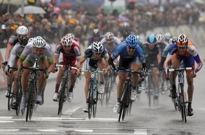 The sprint to the finish line at Scheldeprijs, won by Marcel Kittel (Argos-Shimano)