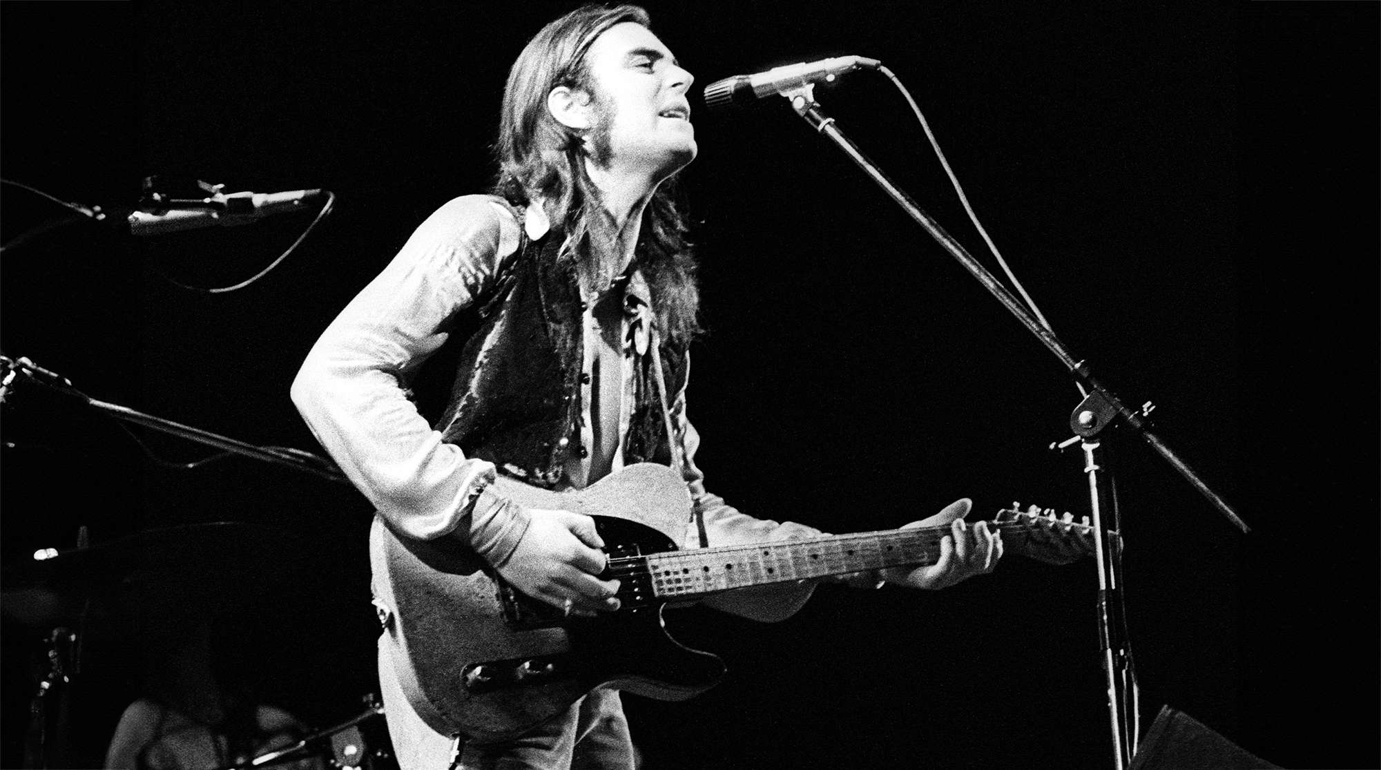 Terry Reid performs on stage at the Rainbow Theatre, London 21st June 1973.