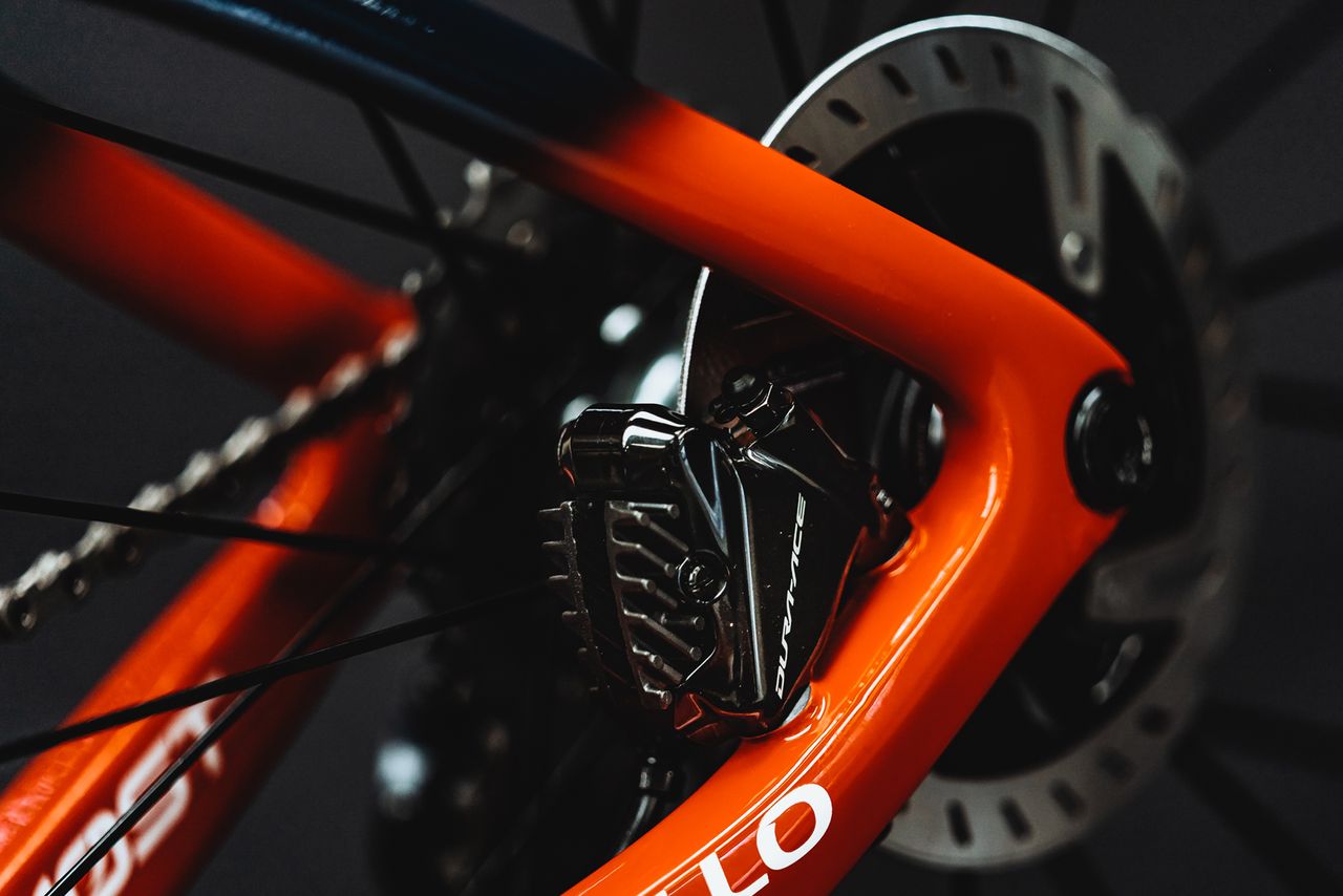 Ineos Grenadiers' Pinarello Dogma F with disc brakes