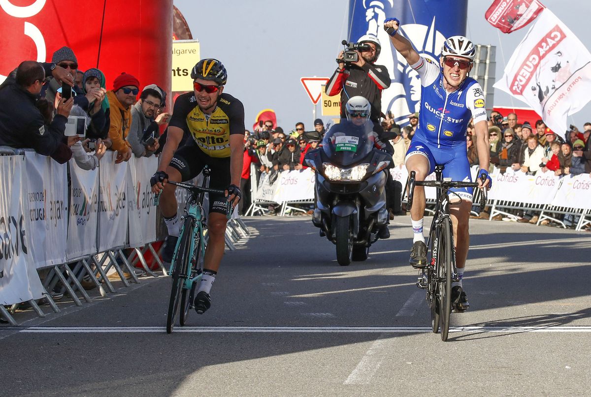 Dan Martin (Quick-Step Floors) narrowly beats Primoz Roglic (LottoNl-Jumbo) to win on the Alto da Foia