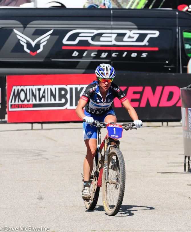 Katerina Nash (Luna Pro Team) was alone with one lap to go