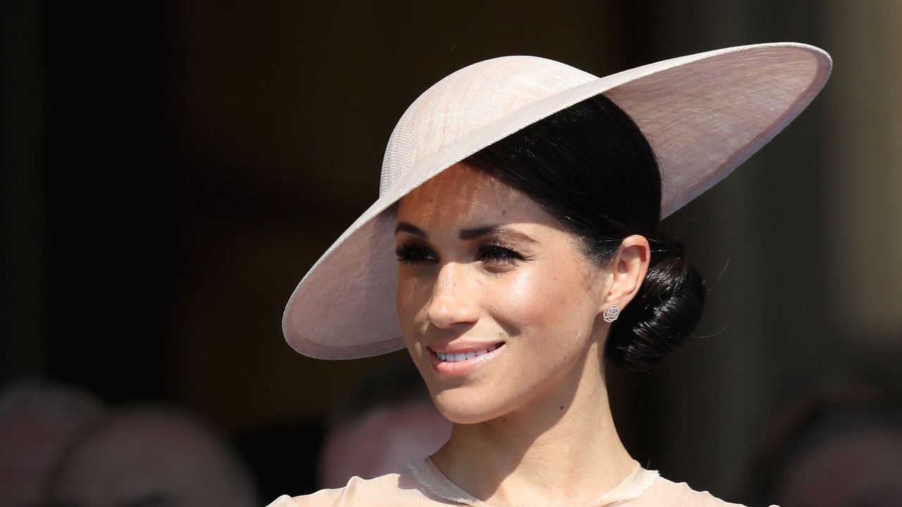 The Queen Invites Meghan Markle On Royal Train