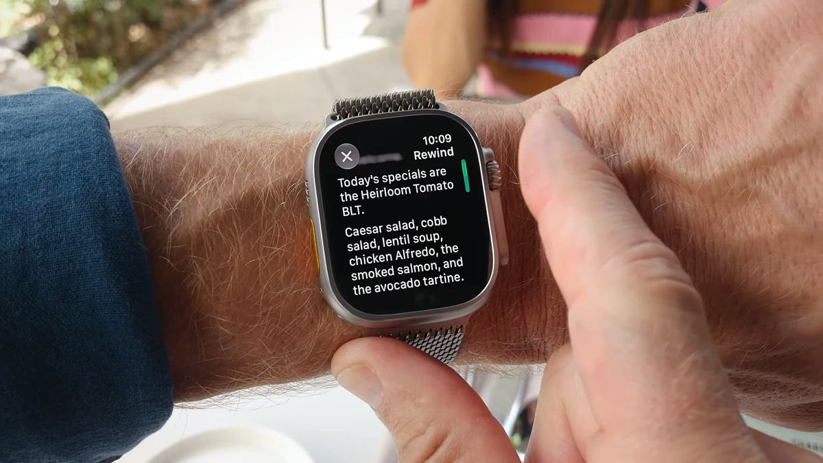 A person using the Live Rewind feature on an Apple Watch.
