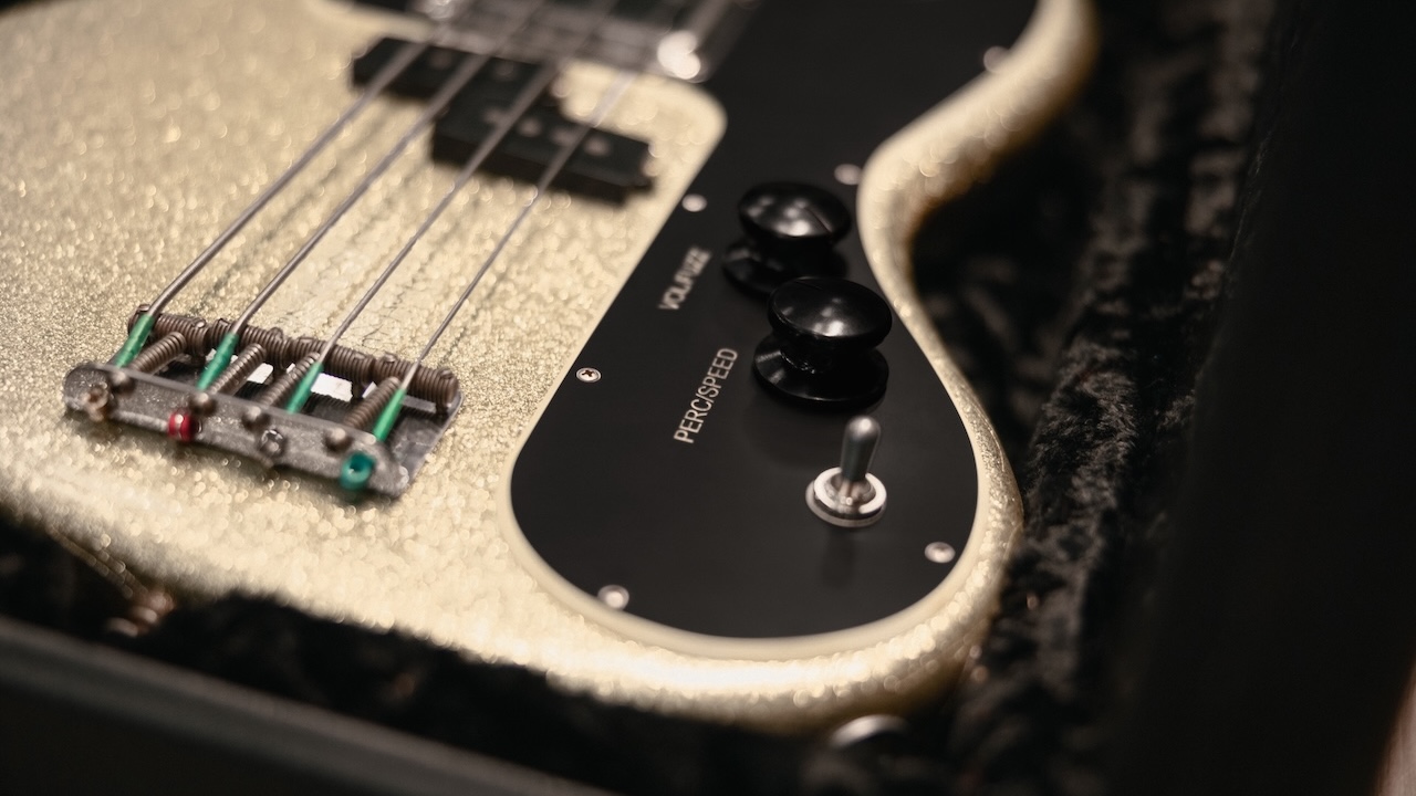 Fender Custom Shop Adrian Younge Jazz Bass