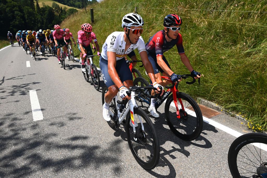 BRUNNEN SWITZERLAND JUNE 15 LR Omar Fraile Matarranz of Spain and Geraint Thomas of The United Kingdom and Team INEOS Grenadiers compete during the 85th Tour de Suisse 2022 Stage 4 a 1908km stage from Grenchen to Brunnen ourdesuisse2022 WorldTour on June 15 2022 in Brunnen Switzerland Photo by Tim de WaeleGetty Images